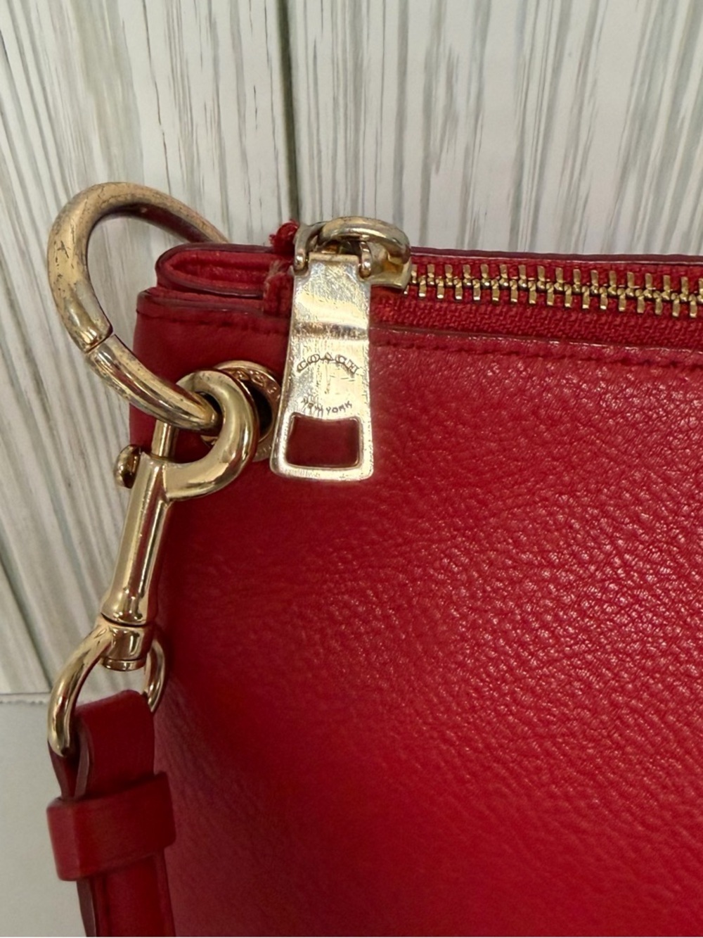 Coach Red Pebbled Leather Crossbody Shoulder Bag Gold Hardware Zip Top - Picture 2 of 11